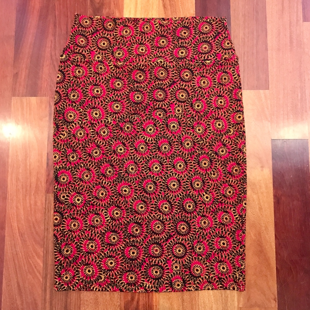 LulaRoe Patterned Small Cassie Pencil Skirt